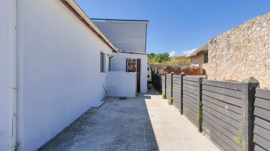 6 Bedroom Property for Sale in Arniston Western Cape